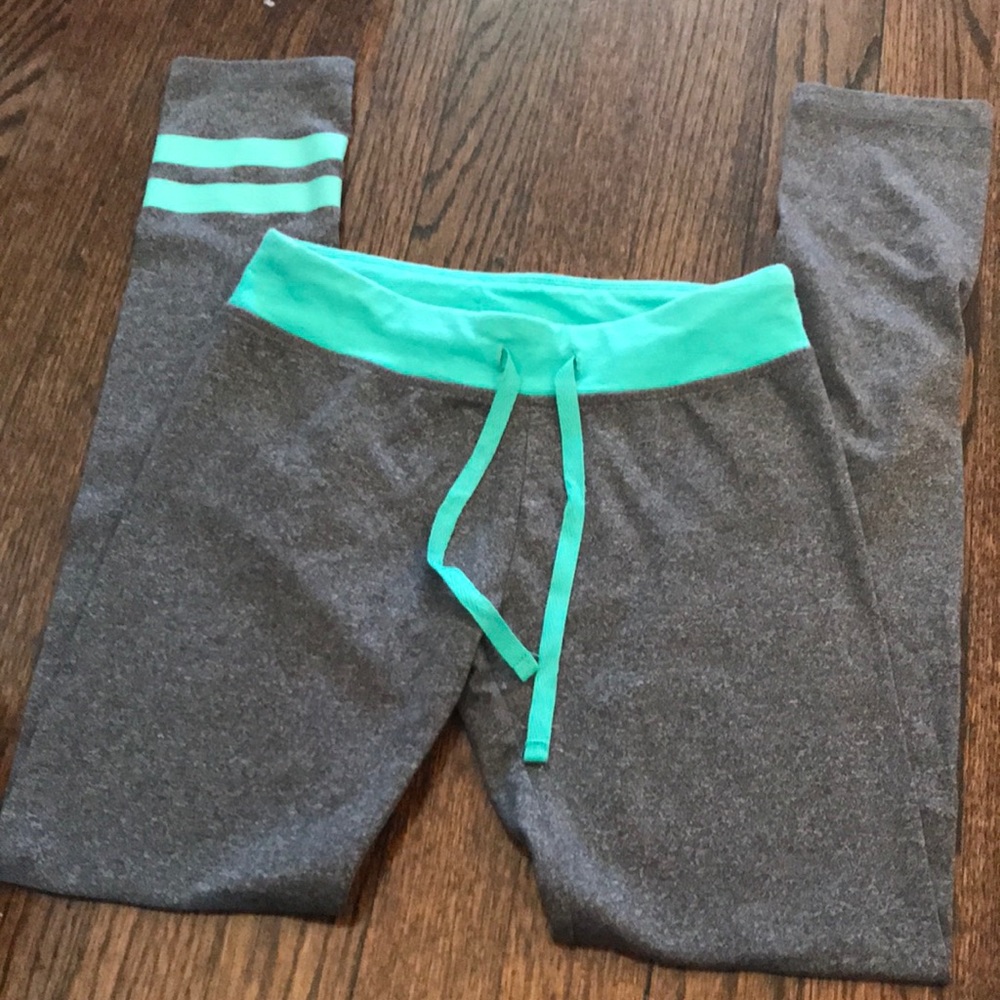 Gray pants with turquoise